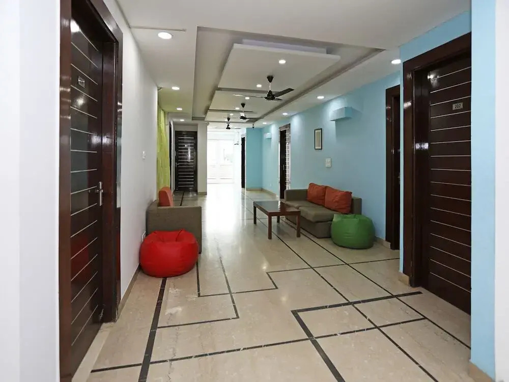 The Signature Hotel By OYO Rooms
