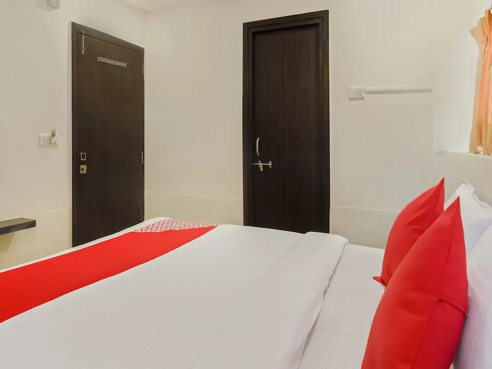 Hotel Jay Radhe by OYO Rooms