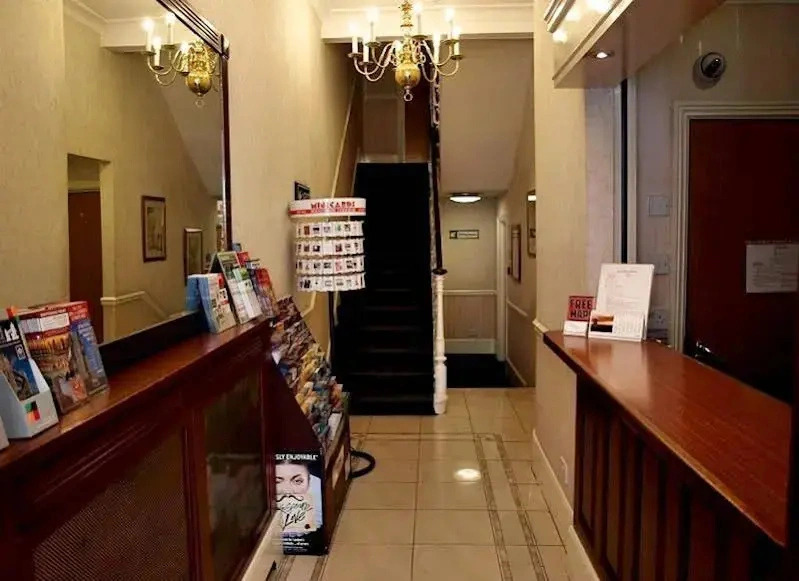 The London Agent - Victoria Home From Home