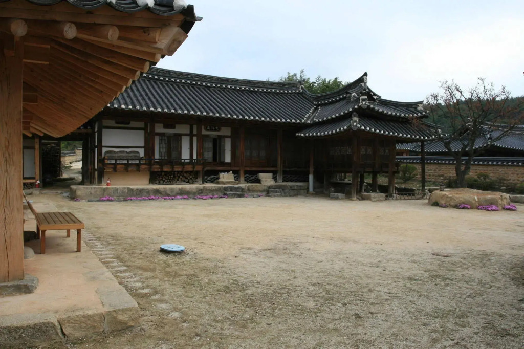 Geochang Choongsindang Donggae Jeongon Gotek