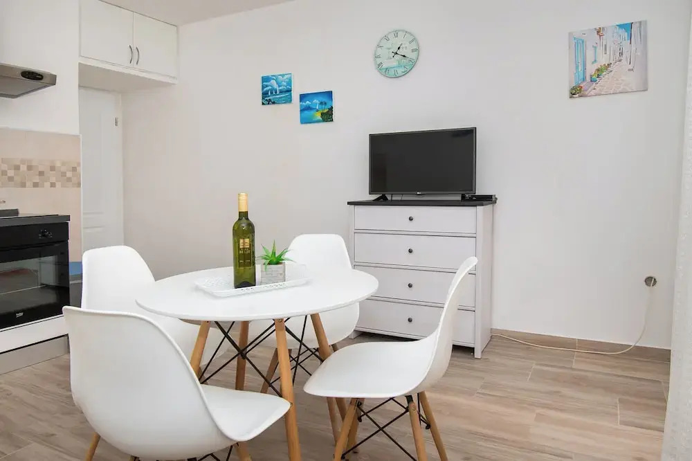 Apartments Tiho