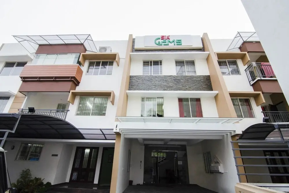 Six Gems by OYO Rooms