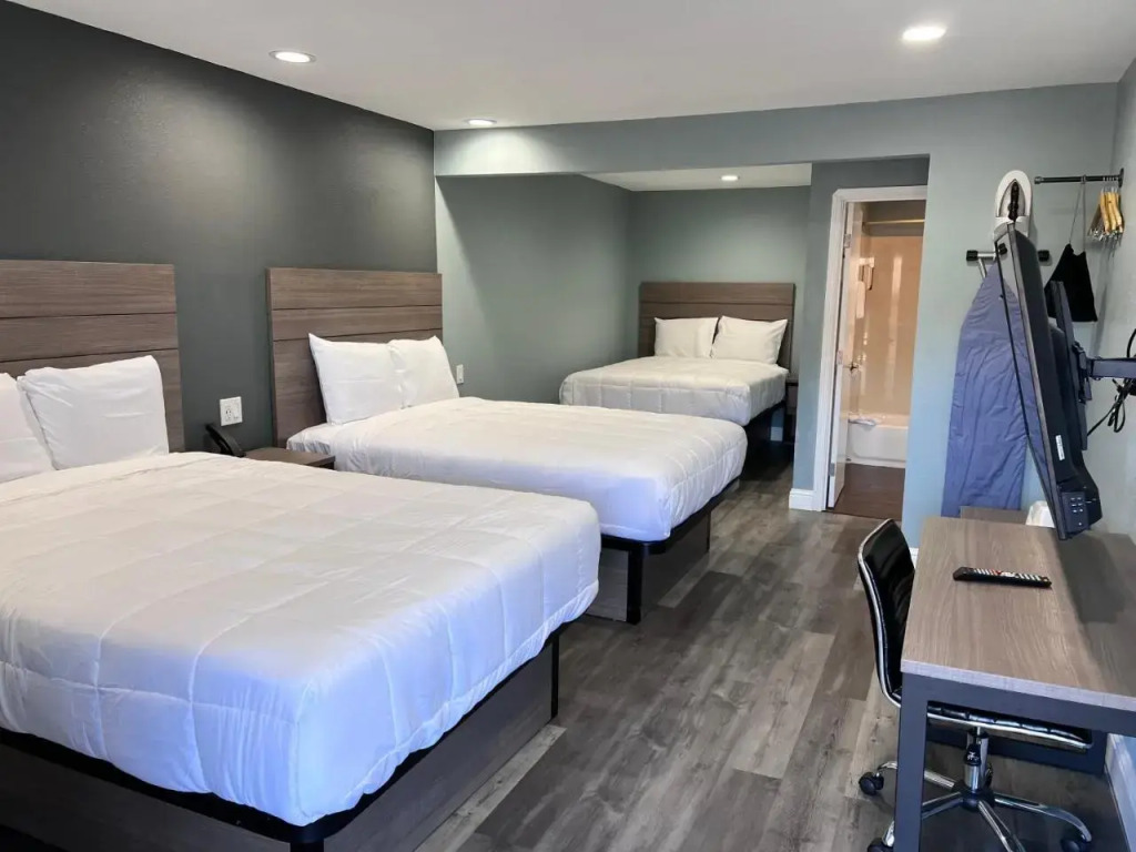 Travelodge Santa Cruz Riviera