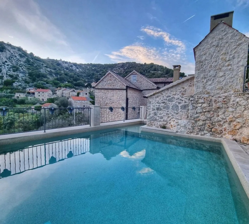 Rustic luxury Villa Fulmin