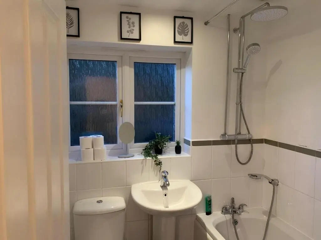 Spacious And Amazing 4 Bedroom Detached House