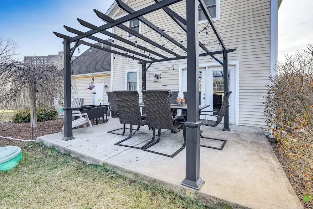 Charming Kalamazoo Home w/ Yard: 1 Mi to Downtown!