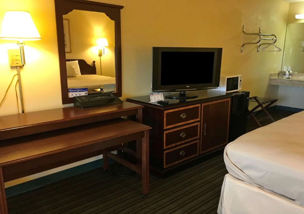 Americas Inn - Leeds