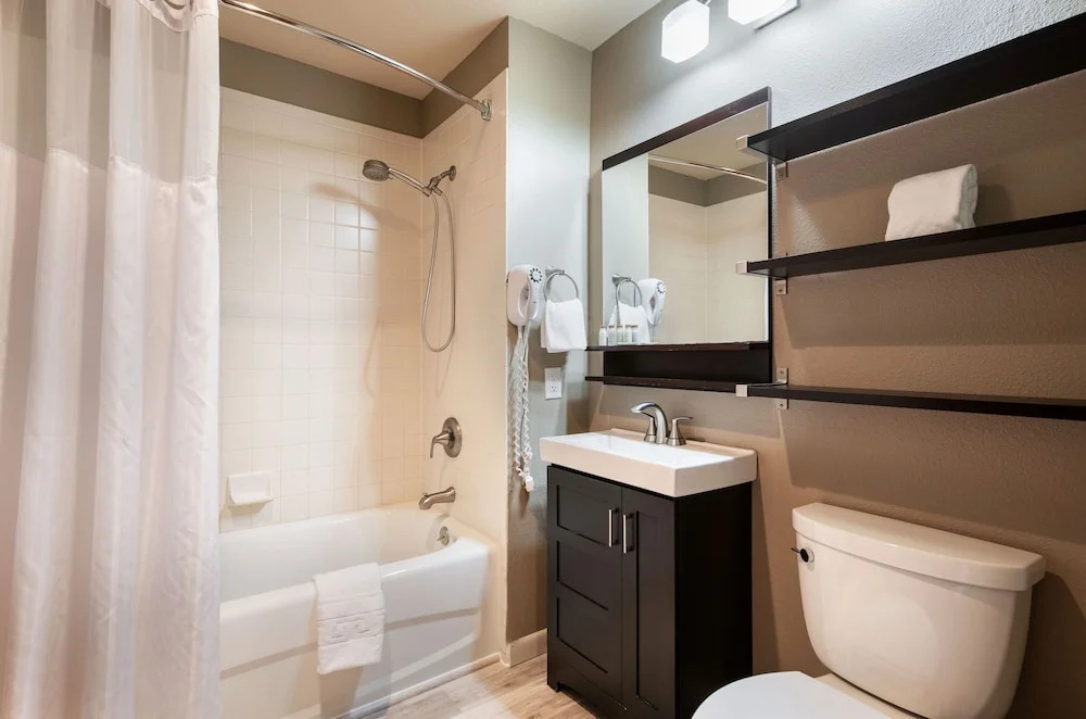 Contemporary Condo Easy Access to Slopes and the Village - Zephyr Mountain Lodge Premium-Rated 1102