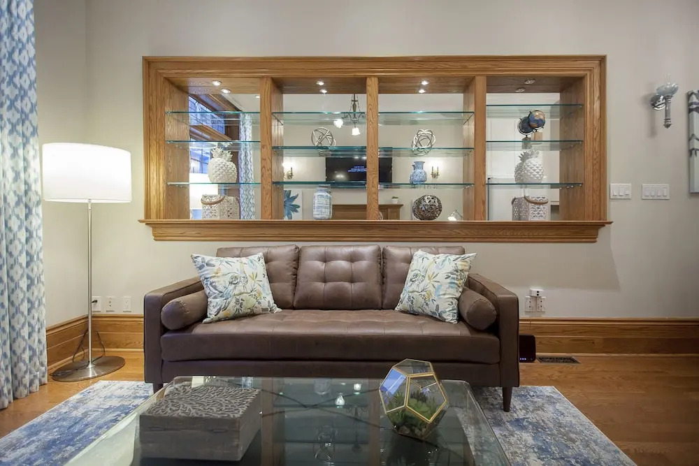 Spacious 1BR - King Bed and Terrace