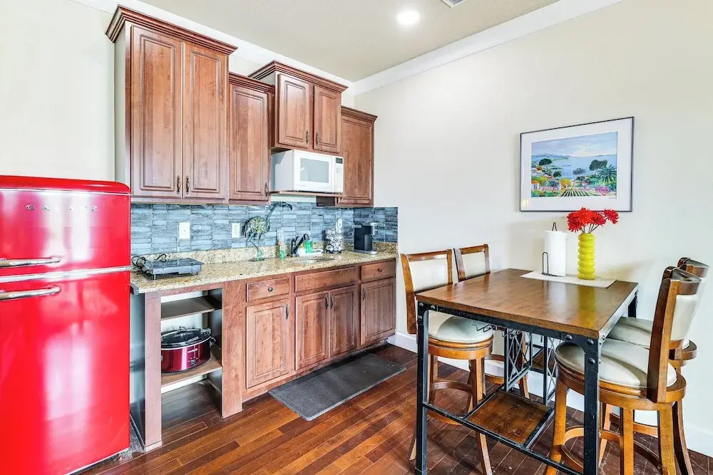 8 Mi to Disney: Pet-friendly Apt w/ Resort Perks