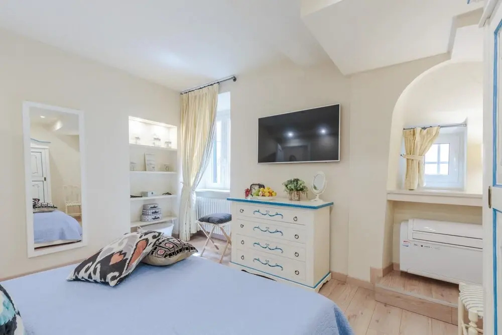 Casa Capri in Lucca With 1 Bedrooms and 1 Bathrooms