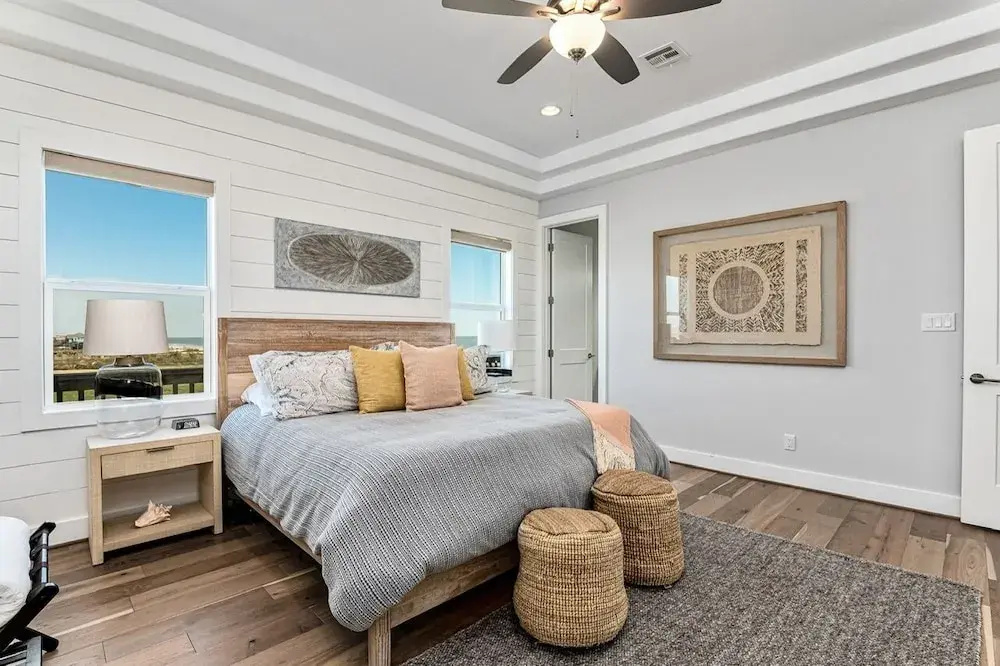 Deja Blue 5 Bedroom Home by RedAwning