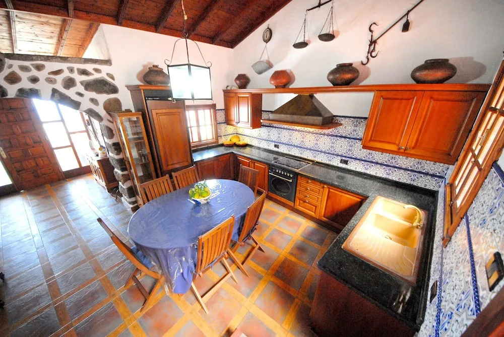 House With 3 Bedrooms in Icod de los Vinos, With Wonderful sea View, E