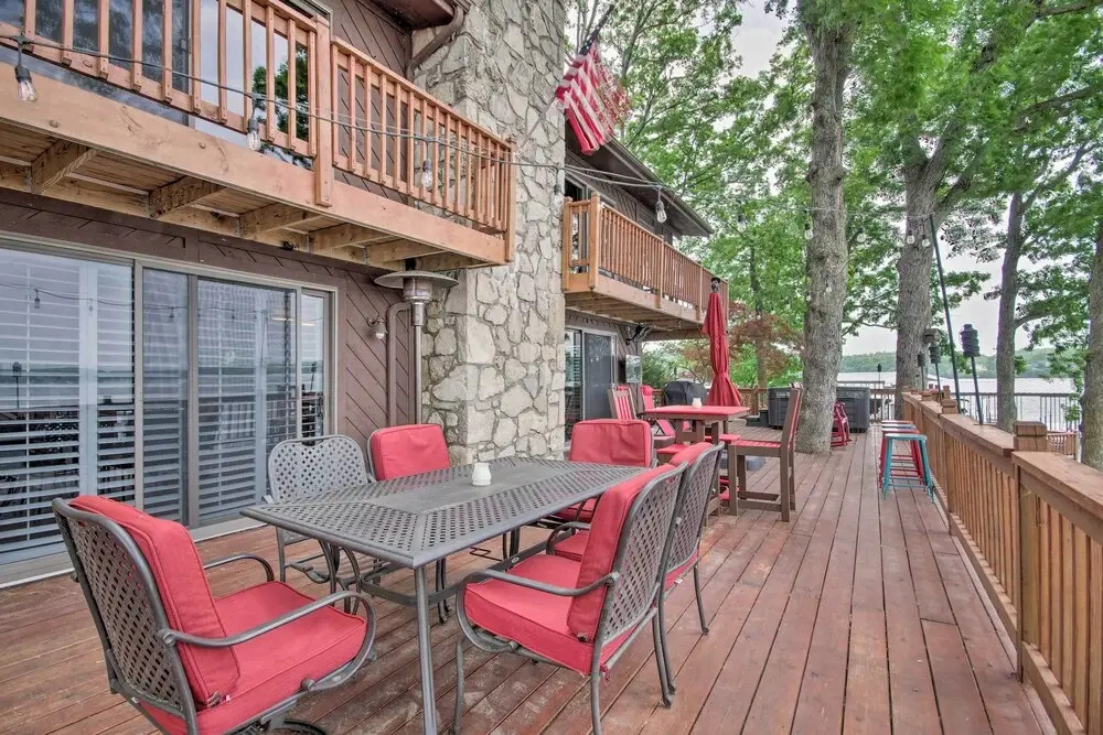 Hot Tub, Dock! Waterfront Lake Ozark Home!