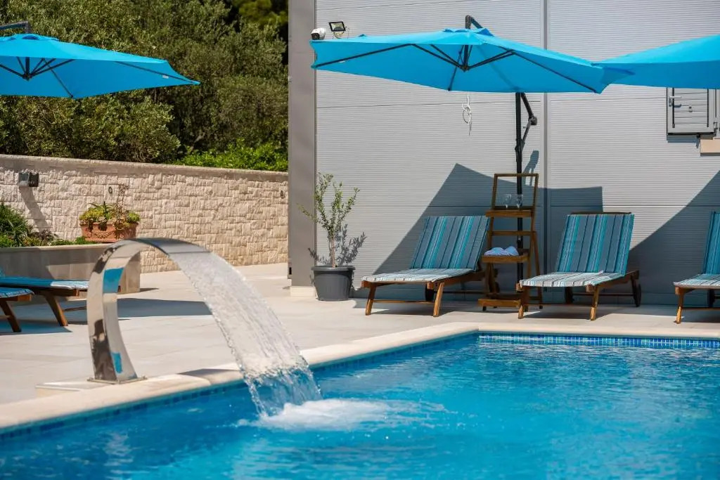 VILLA AQUA