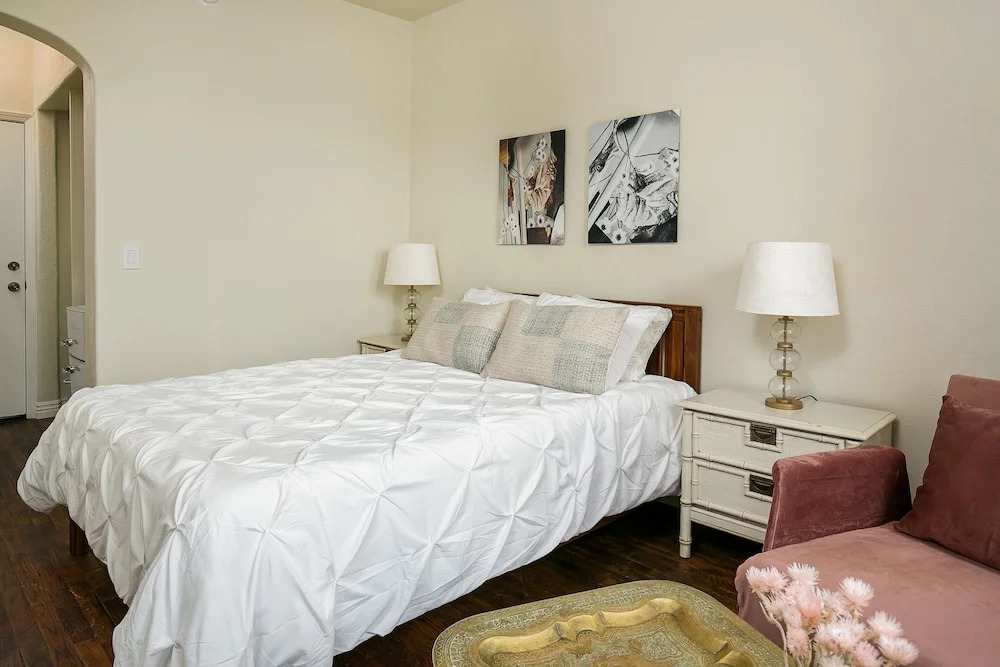 CDC Cleaning Standard! Studio Near Hollywood