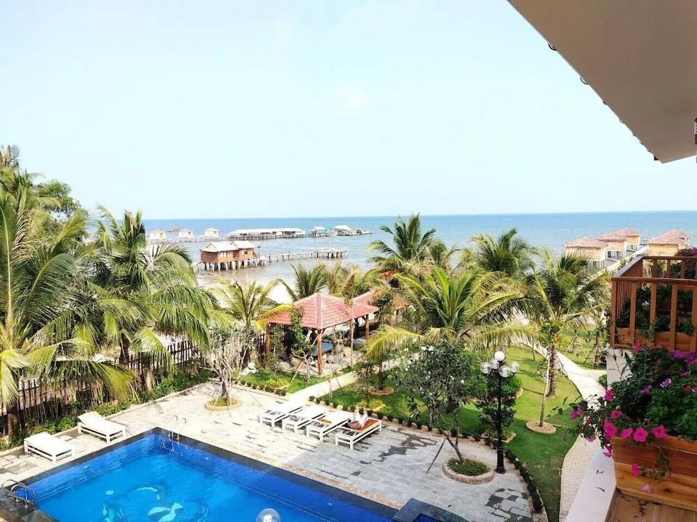 Naomi Resort