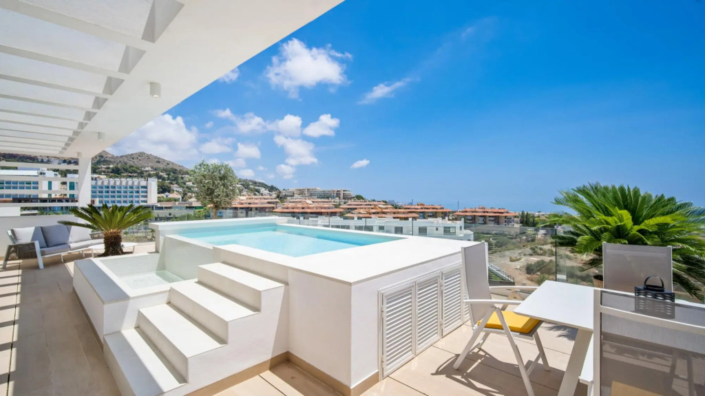 Yara In Fuengirola With 3 Bedrooms And 2 Bathrooms