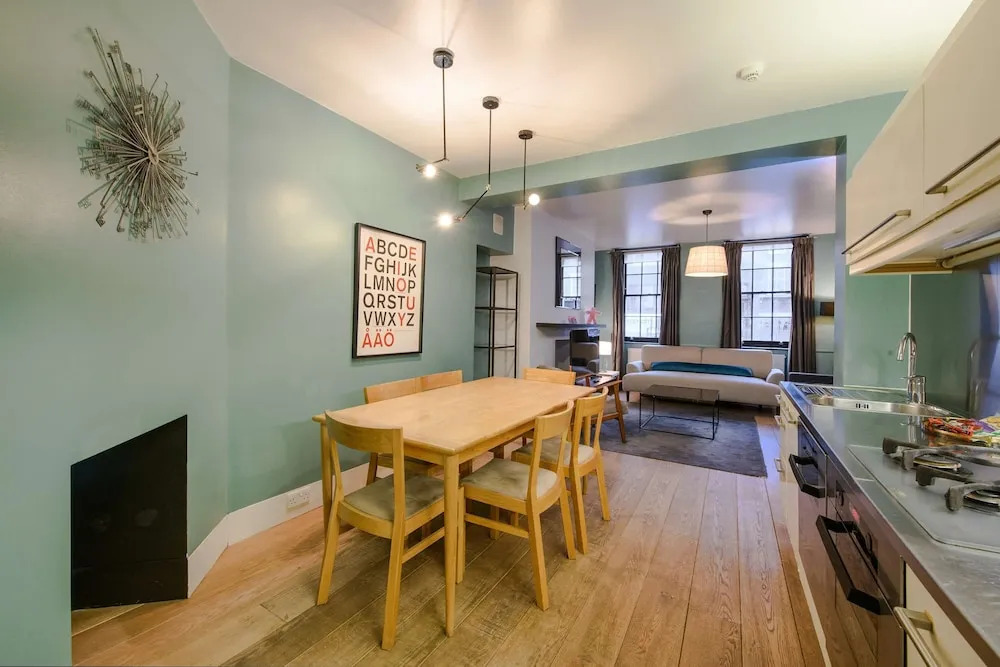 Central Cove - Fitzrovia - by Frankie Says