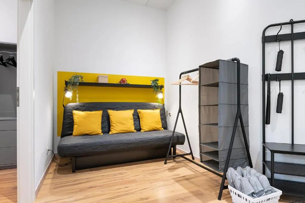 Big Central Apartment near Rotkreuzplatz with 3 BR for 12 PAX
