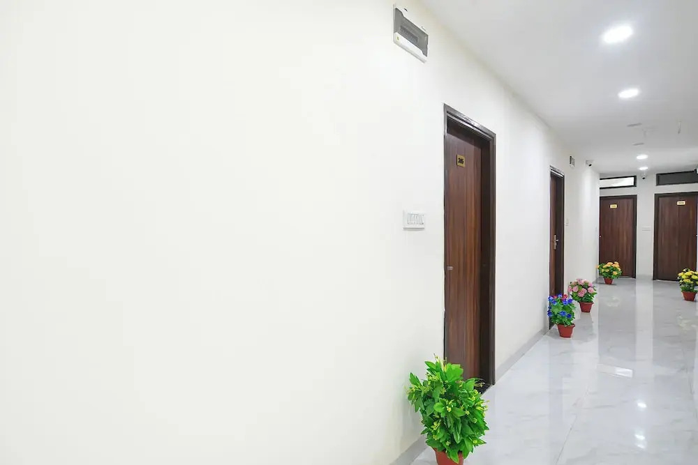 FabHotel Chirag Inn