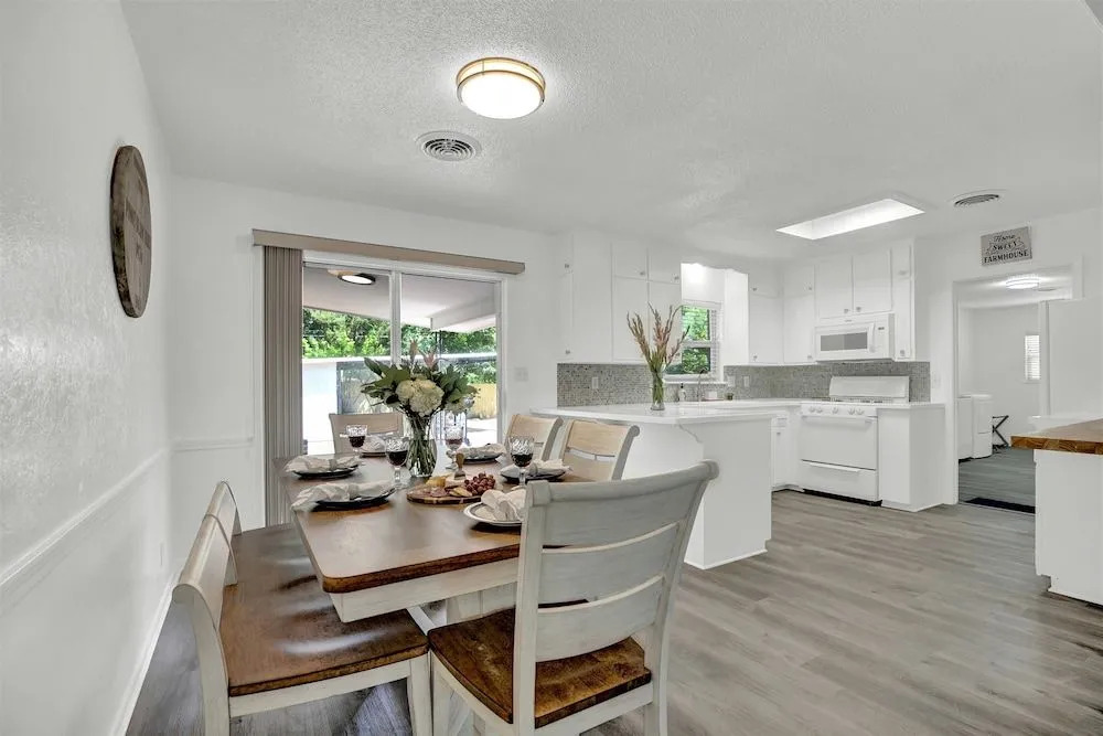 New! Charming House w/ Hot Tub, Grill & Pool Table