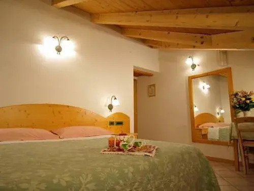 Jolly Dimaro Bed and Breakfast Rooms; Apartments