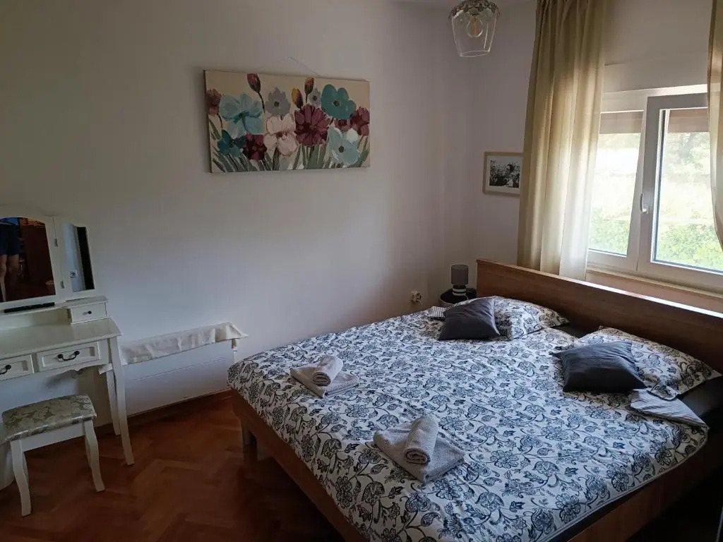 Dorothy Apartment