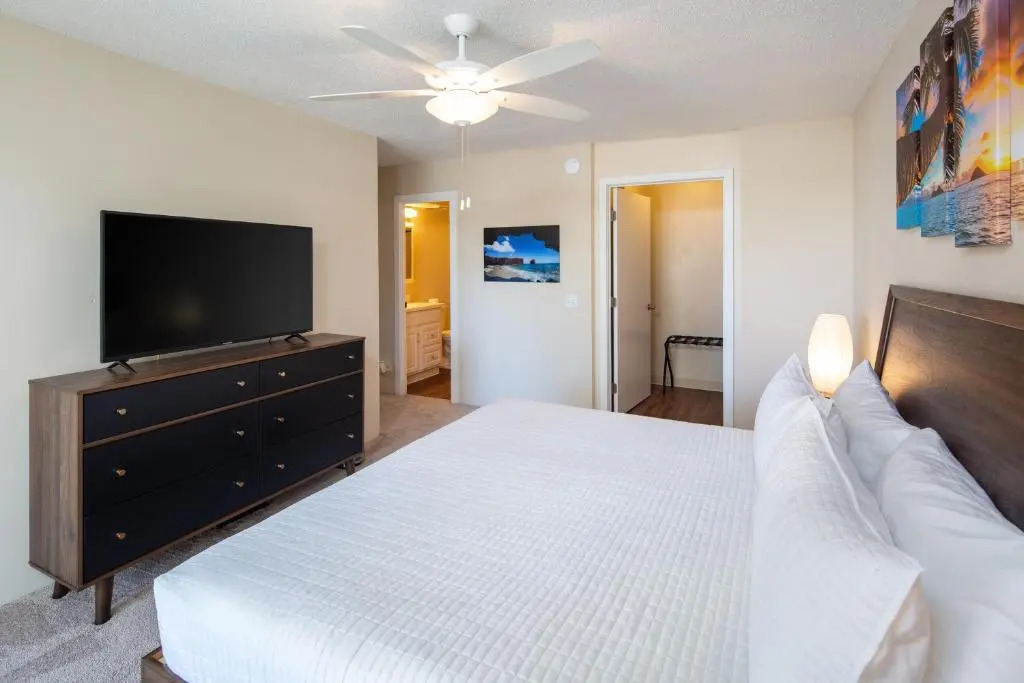 Ocean View from Lanais-2 Blocks to Waikiki Beach - Free Parking