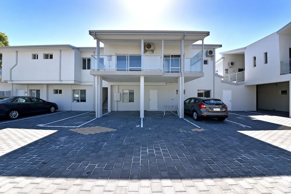 Stylish Apartment near Perth City 2210