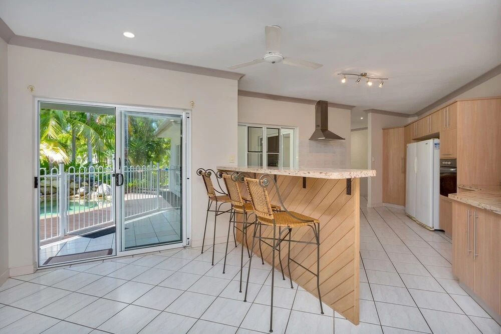 White Sapphire Holiday House