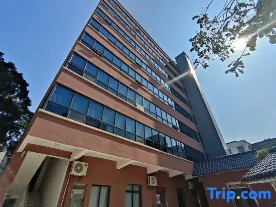 Zhanjiang Yuexin Hotel (Lingnan Normal University Branch, Zhanjiang Republic of China Style Street)