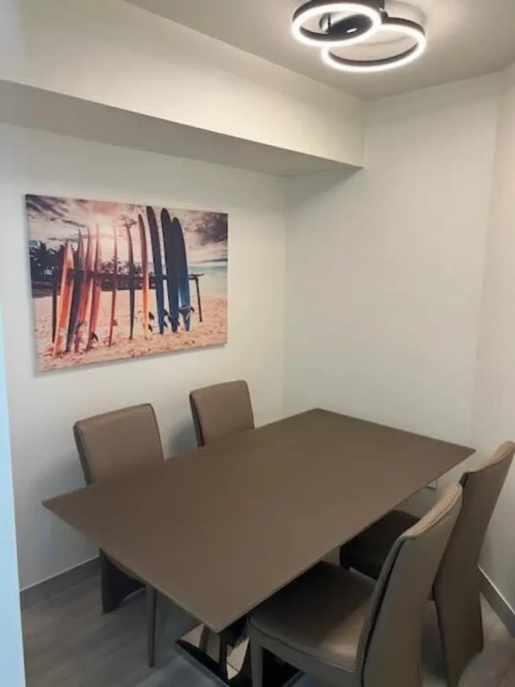 Modern 1B Condo w City Skyline Views in Las Olas
