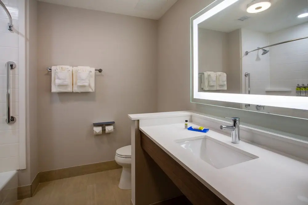 Holiday Inn Express & Suites - Deland South by IHG