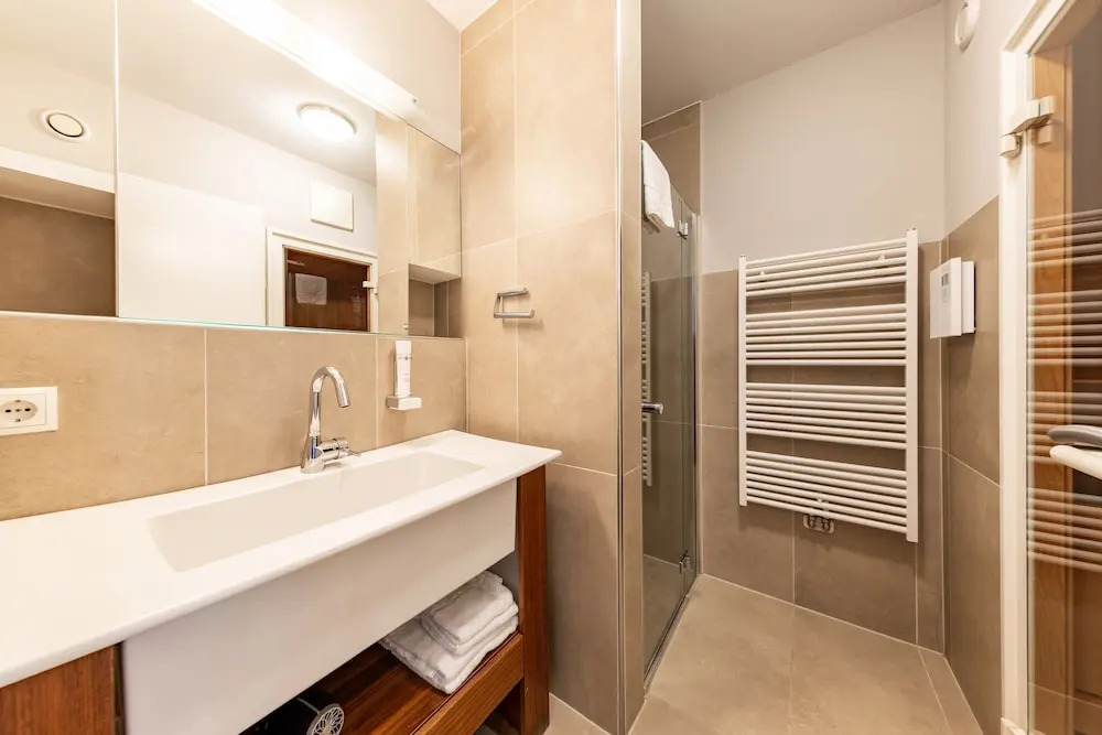 der Sonnberg Alpinlodges - Apartments mit Seeblick, privater Sauna und Self Check-In