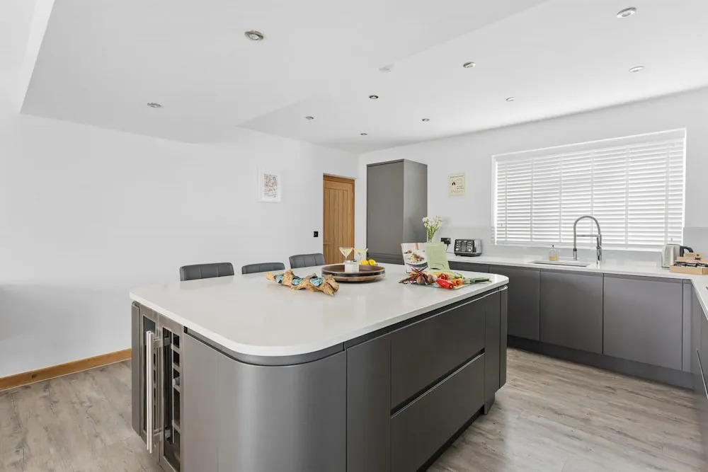 Greenacre - Close to Beaches With Hydropool spa