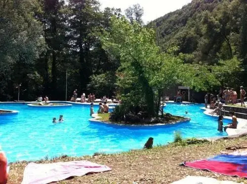 Montseny Suites & Apartments