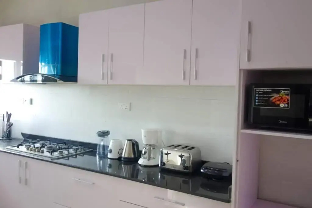 Stiyos Shortlet homes- Tastefully Furnished 3 Bedroom