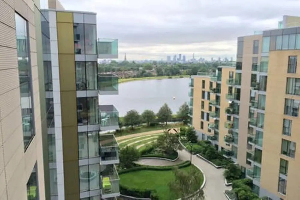 Modern and Airy 2 bed 2 Bath Flat With Great Views