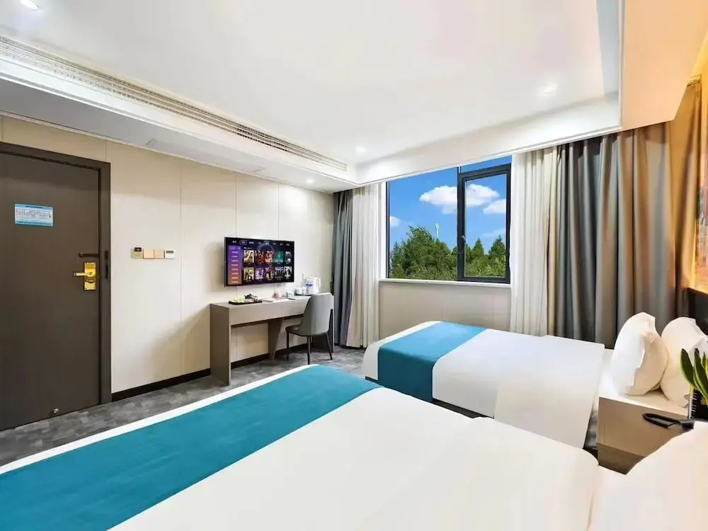 Panda Holiday Inn 2