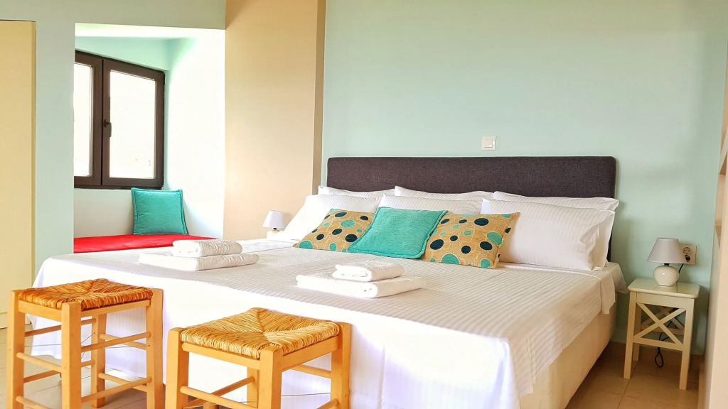 Bungalow White Apartments and Suites