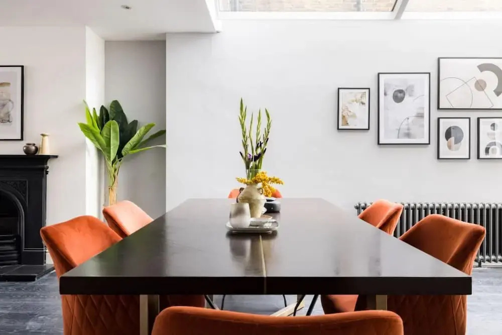 The Clapham Classic - Stylish 5bdr Family Home With Garden, London