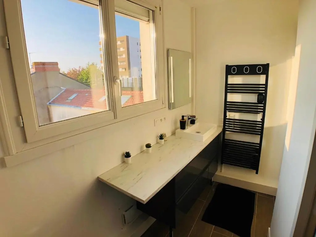 Charmant appartement 1-4 personnes, proche centre avec parking