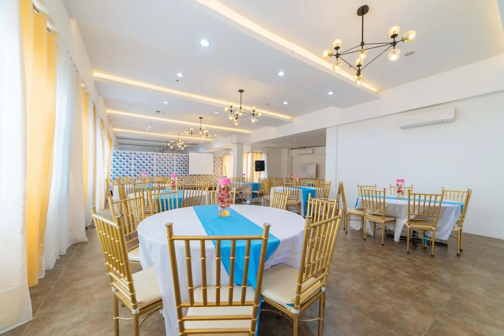 RedDoorz Plus at Hotel Metro Kalibo