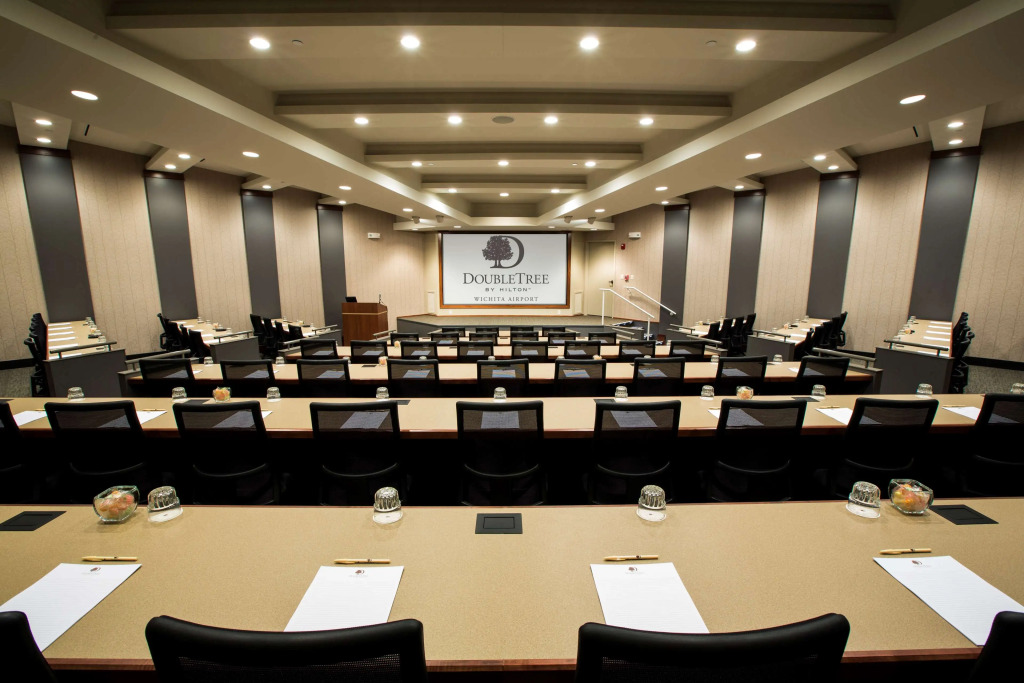 DoubleTree by Hilton Wichita Airport