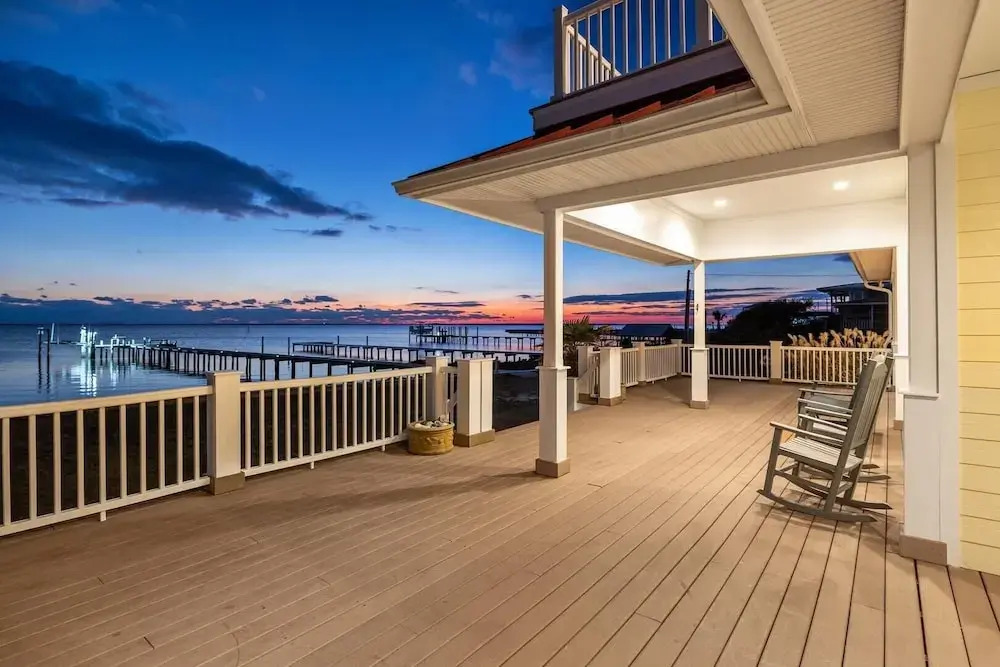 The Island House 5 Bedroom Home by RedAwning