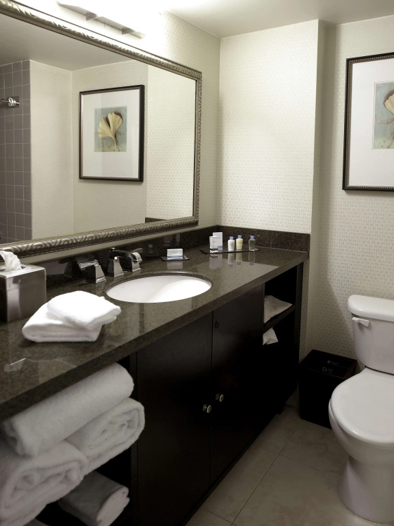 DoubleTree by Hilton Charlotte Airport