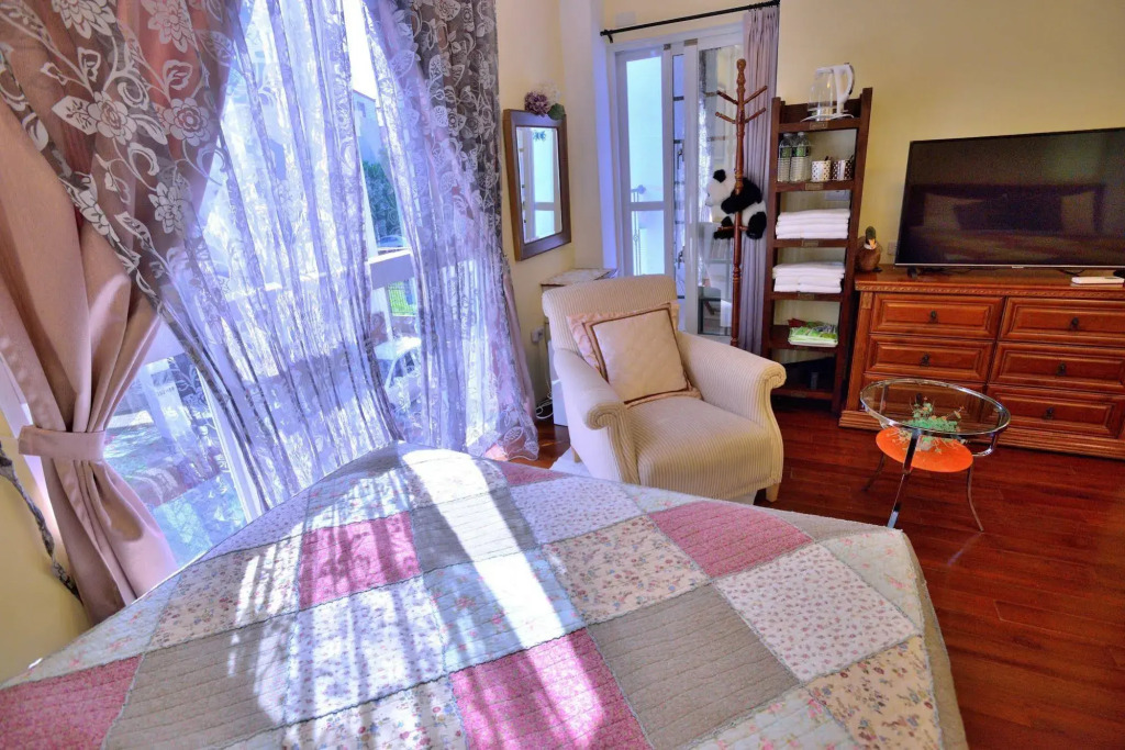White Cotton Candy Homestay