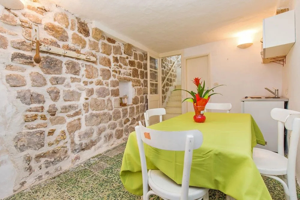 Peti Apartment