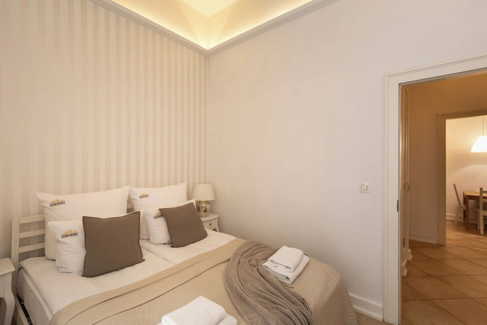 Old Town św Jana by Downtown Apartments